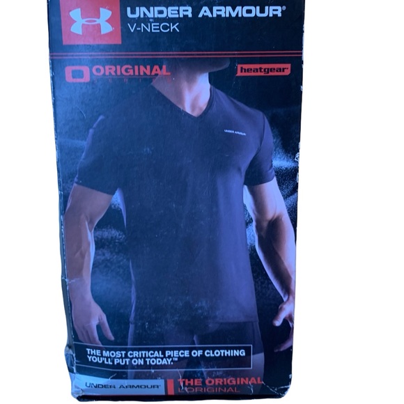 BNWT Mens Under Armour black v-neck Heatgear™️ ORIGINAL short sleeve t-shirt. - Picture 1 of 5